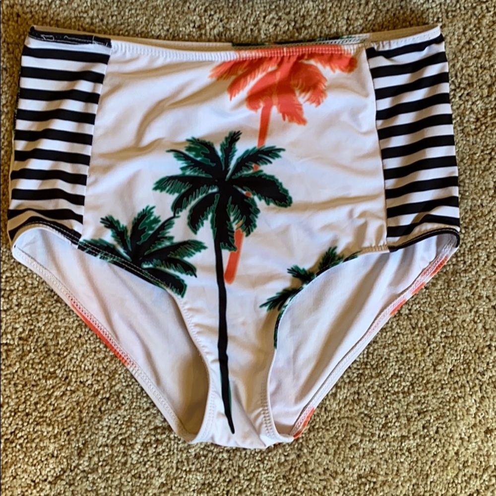 Palm tree bikini - Picture 2 of 5
